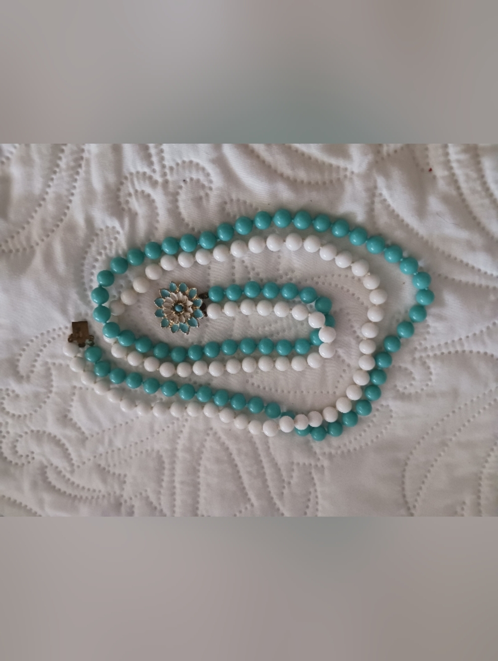 Milkglass Necklace Vintage Turquoise and White Glass Beads With Floral Clasp - Picture 5 of 13